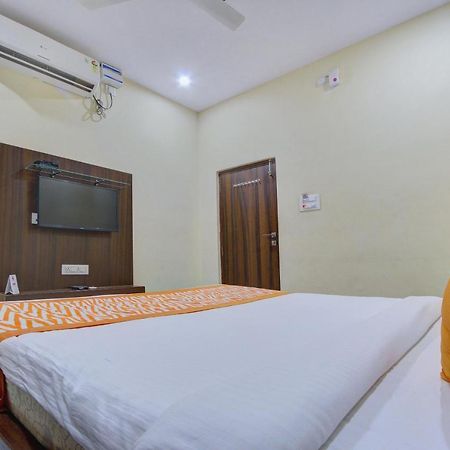Oyo 7627 Royal Plaza Hotel Hyderabad Exterior photo