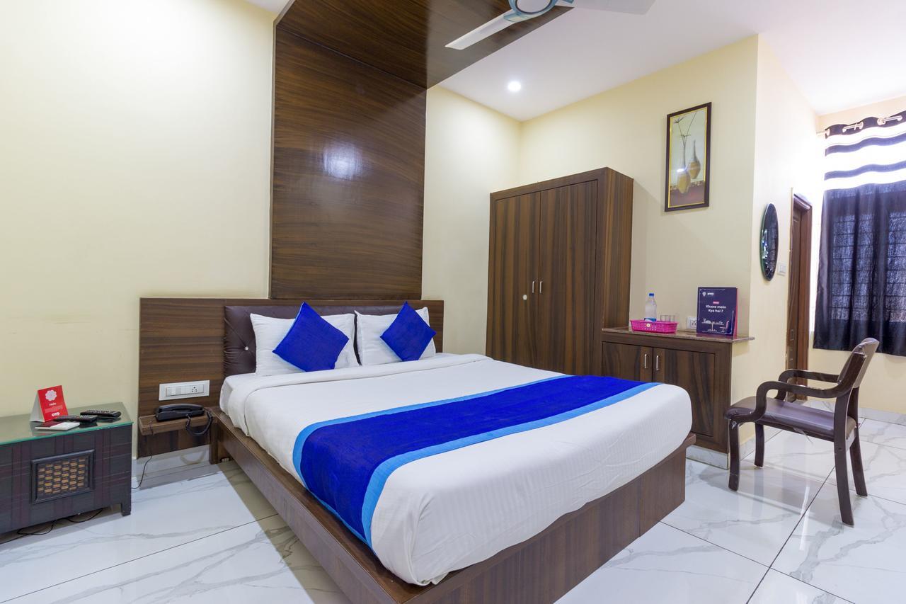 Oyo 7627 Royal Plaza Hotel Hyderabad Exterior photo