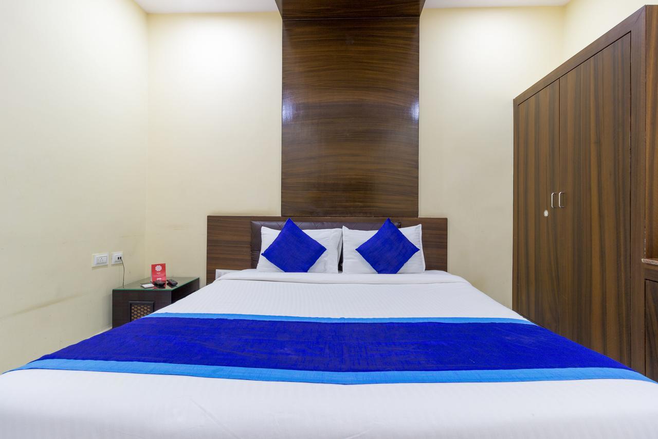 Oyo 7627 Royal Plaza Hotel Hyderabad Exterior photo