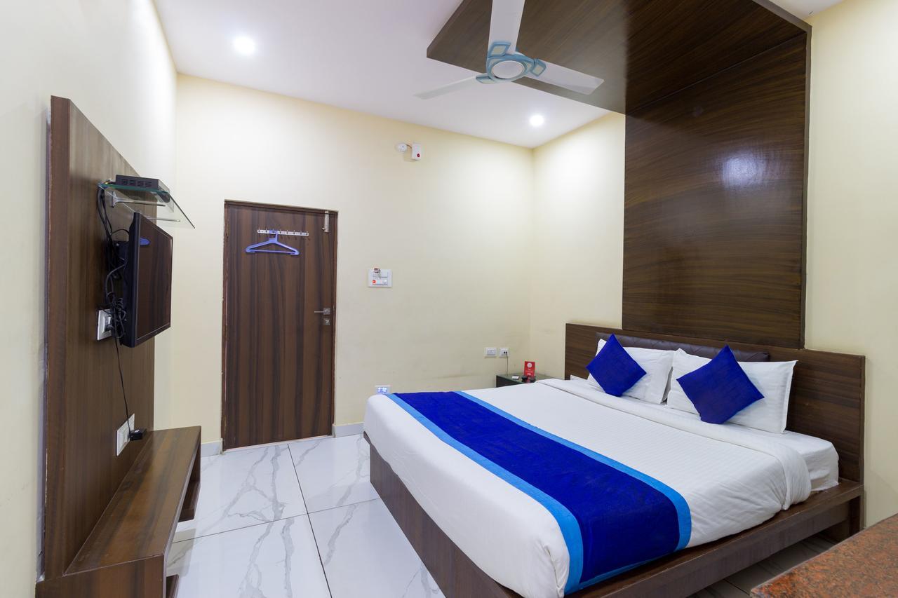 Oyo 7627 Royal Plaza Hotel Hyderabad Exterior photo
