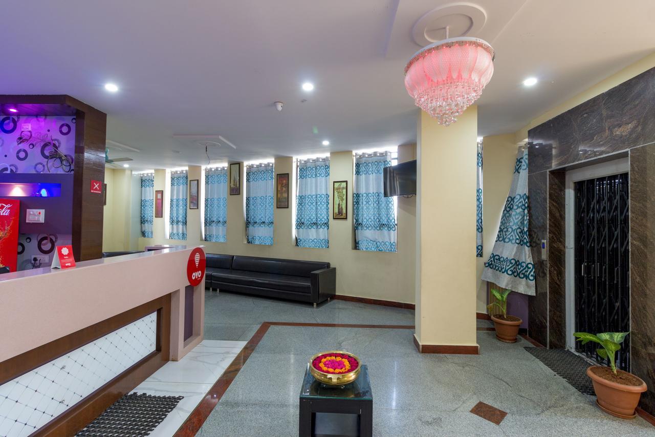 Oyo 7627 Royal Plaza Hotel Hyderabad Exterior photo