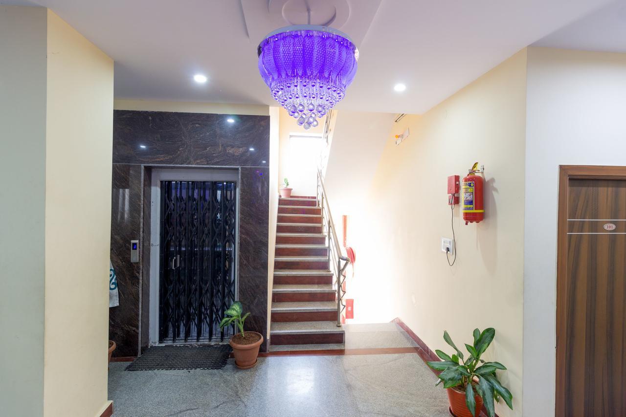 Oyo 7627 Royal Plaza Hotel Hyderabad Exterior photo