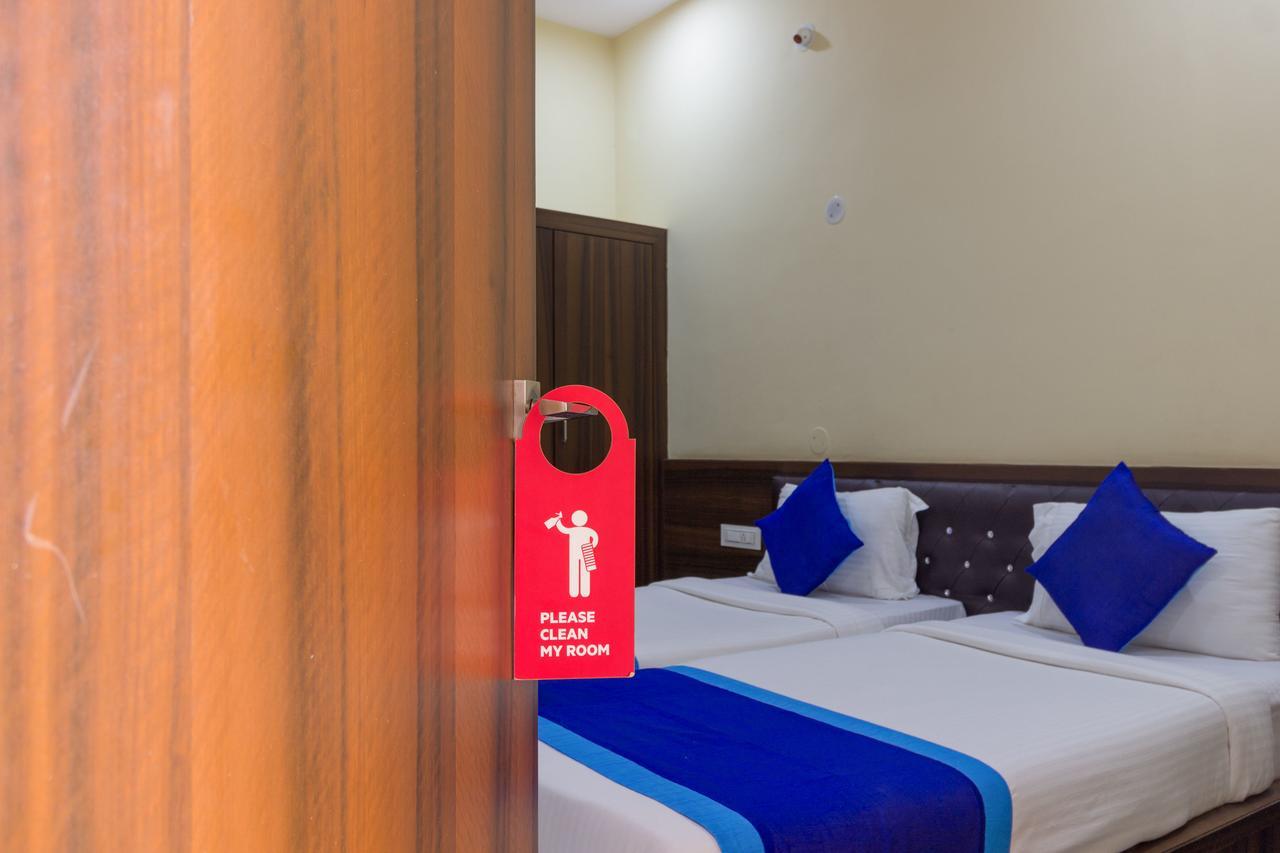Oyo 7627 Royal Plaza Hotel Hyderabad Exterior photo