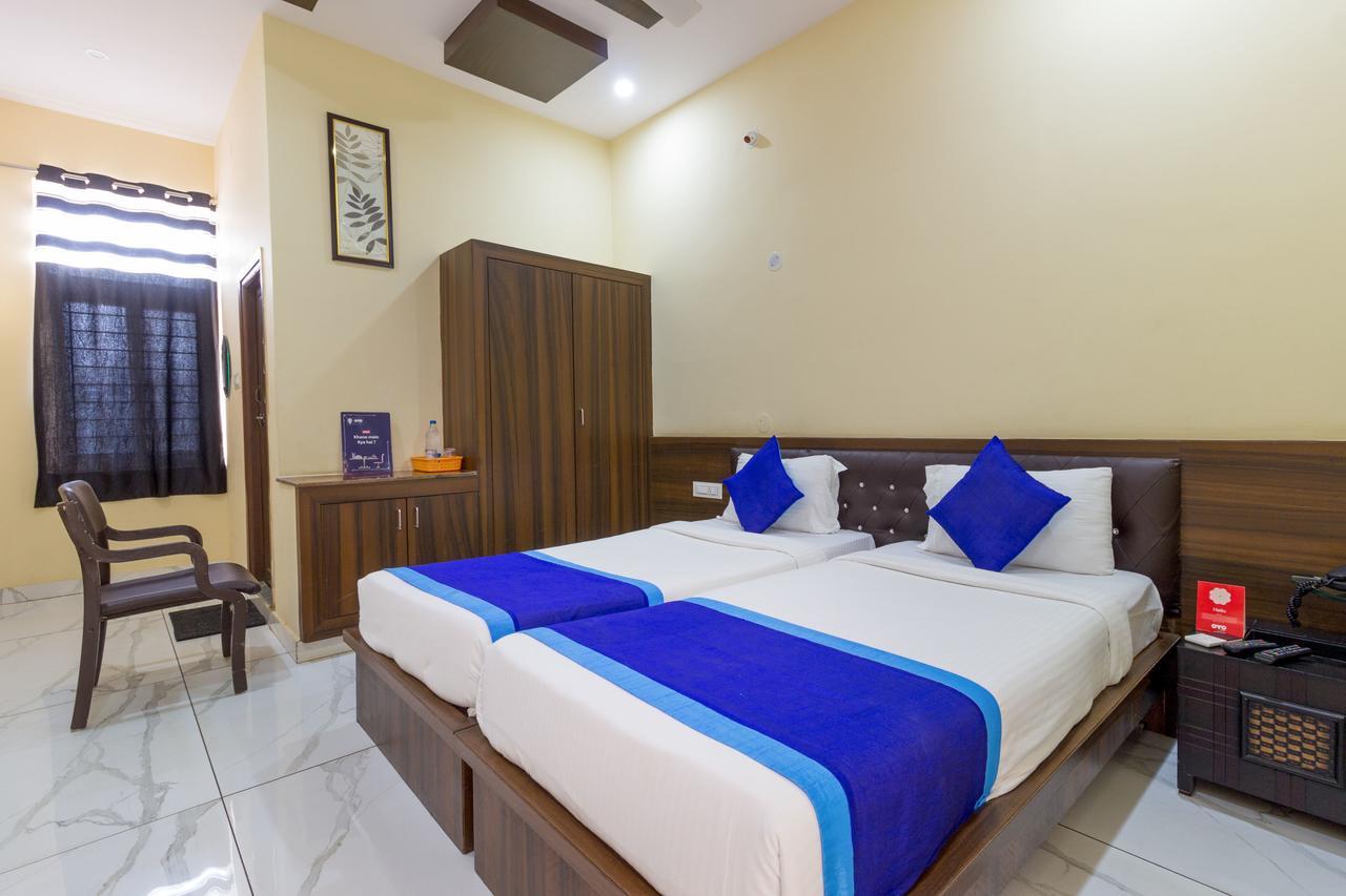 Oyo 7627 Royal Plaza Hotel Hyderabad Exterior photo