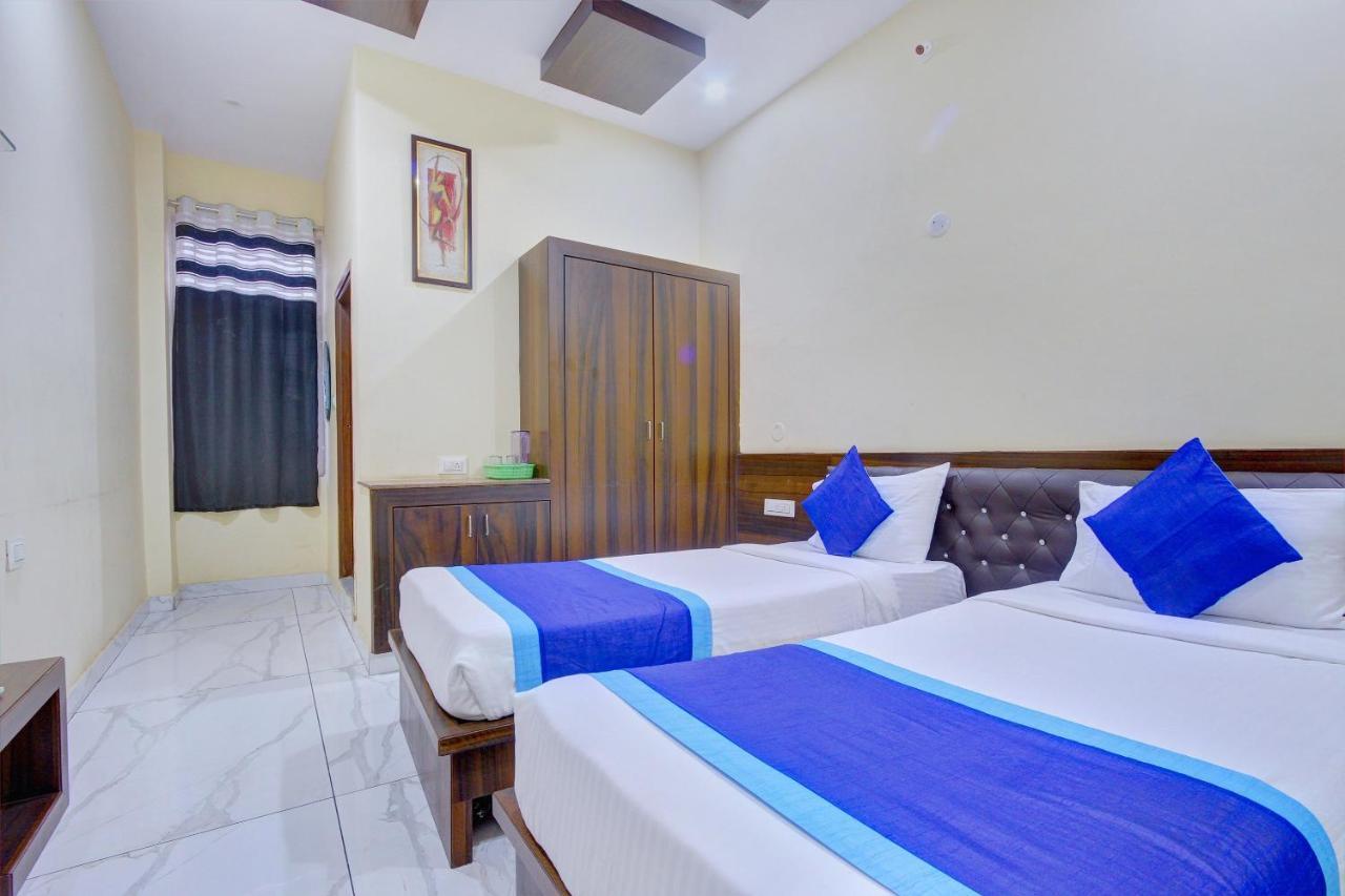 Oyo 7627 Royal Plaza Hotel Hyderabad Exterior photo