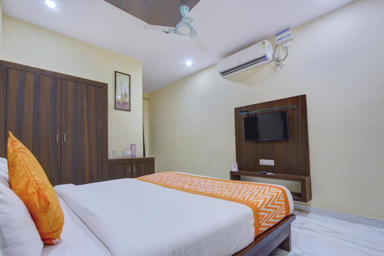 Oyo 7627 Royal Plaza Hotel Hyderabad Exterior photo