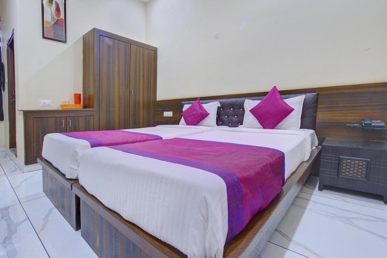 Oyo 7627 Royal Plaza Hotel Hyderabad Exterior photo