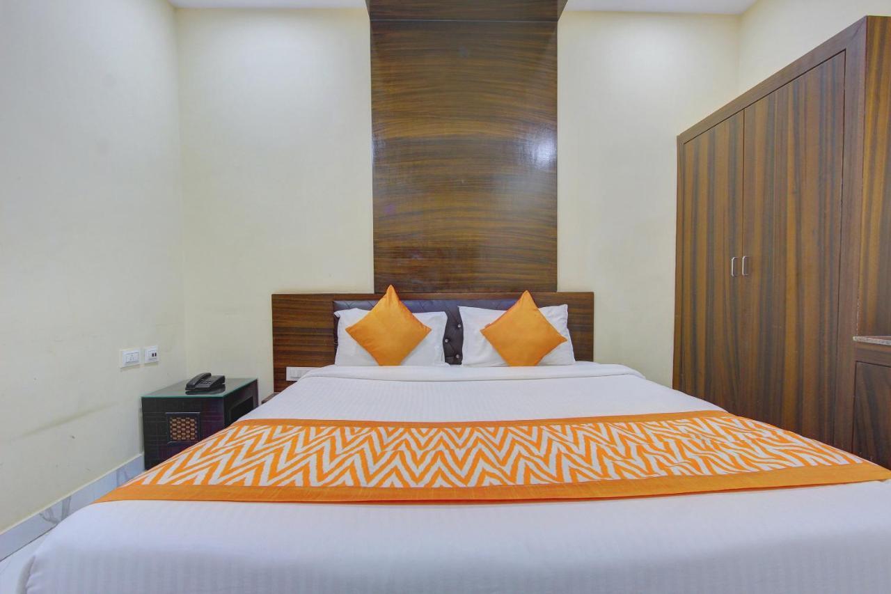 Oyo 7627 Royal Plaza Hotel Hyderabad Exterior photo